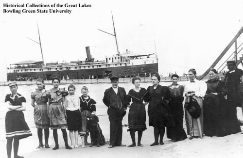 photo of the lake steamer Chicora with spectators