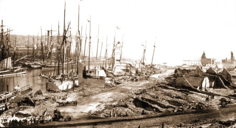 chicago-river-after-chicago-fire-ships-ruins-1871-480px