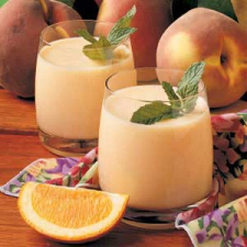 Photo of two glasses of Peach and Spice Smoothie